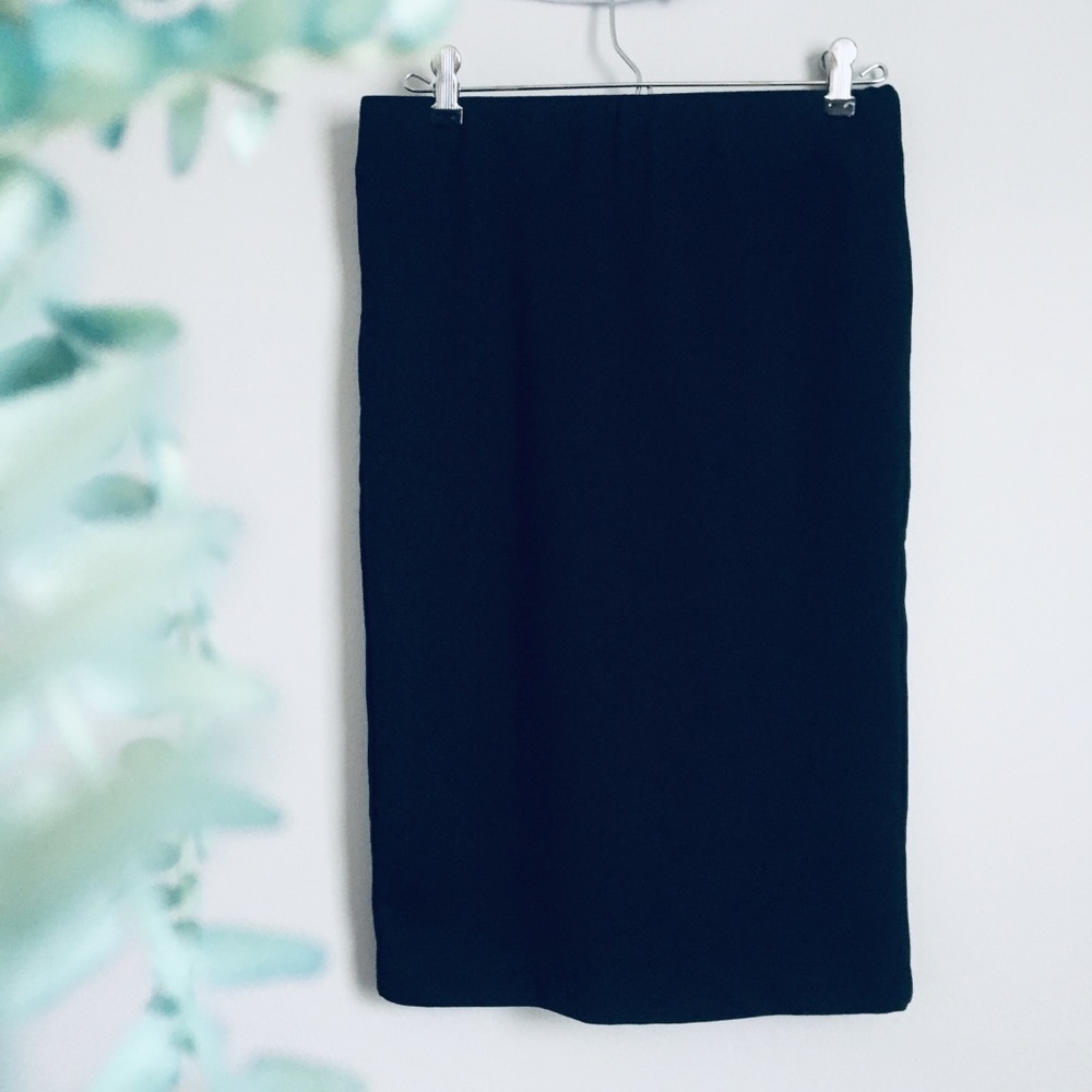 🆕🎉 NWOT Black Stretchy Pencil Skirt